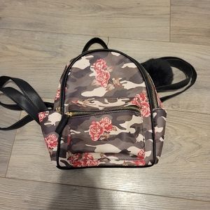Mini camo backpack with flowers